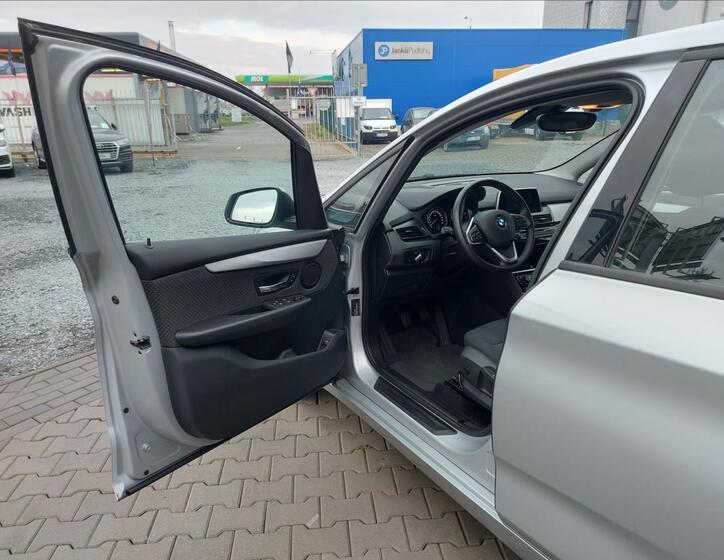 BMW Řada 2 8
