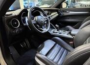 Alfa Romeo Stelvio 7