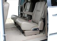 Chrysler Town & Country 35