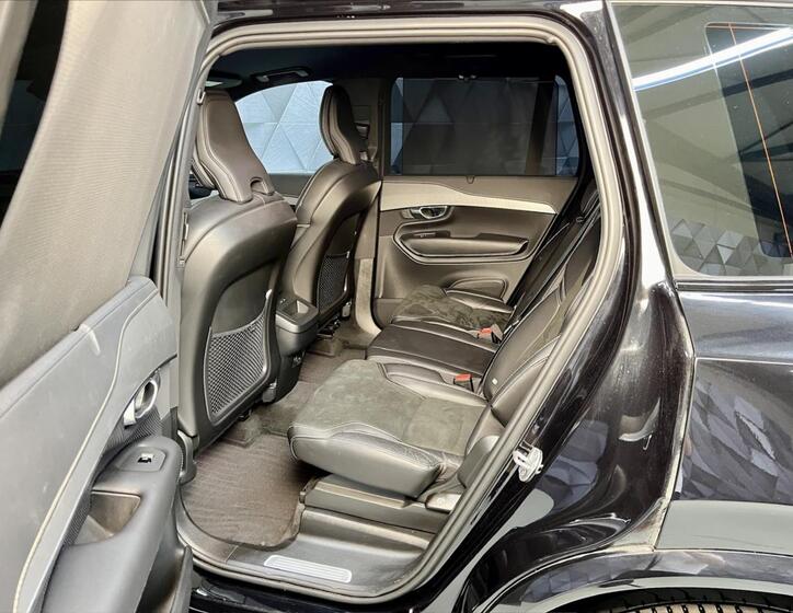 Volvo XC90 12