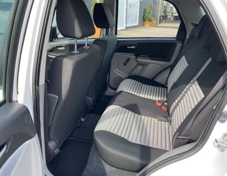 Suzuki SX4 11