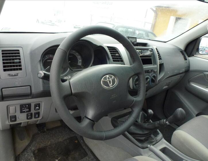 Toyota Hilux 11