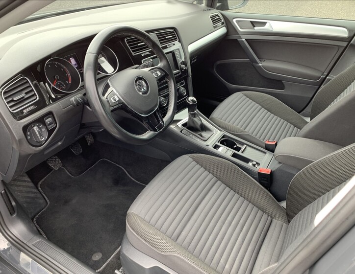 Volkswagen Golf 11