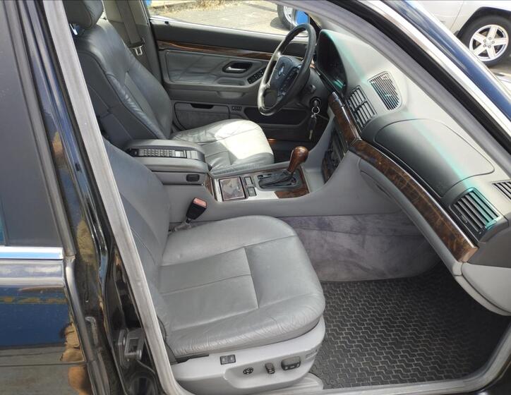 BMW Řada 7 8