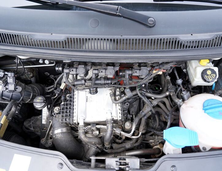 Volkswagen Caravelle 10