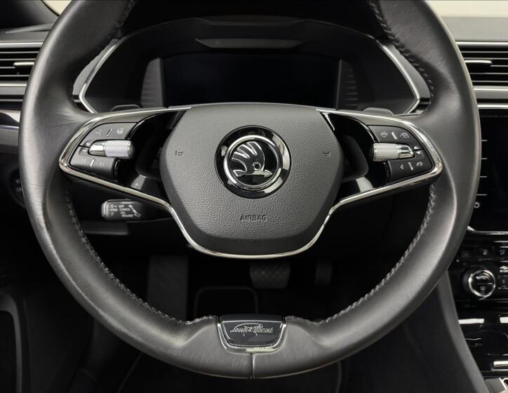 Škoda Superb 9