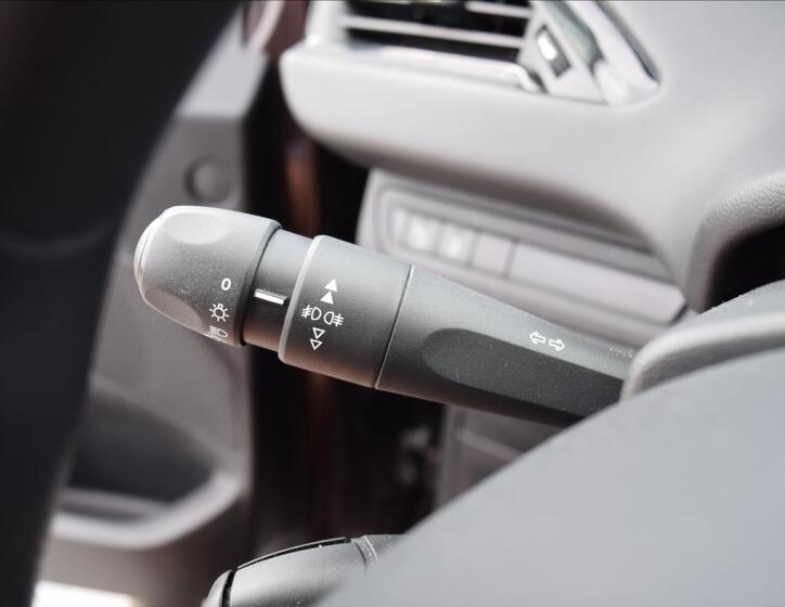Peugeot 208 31