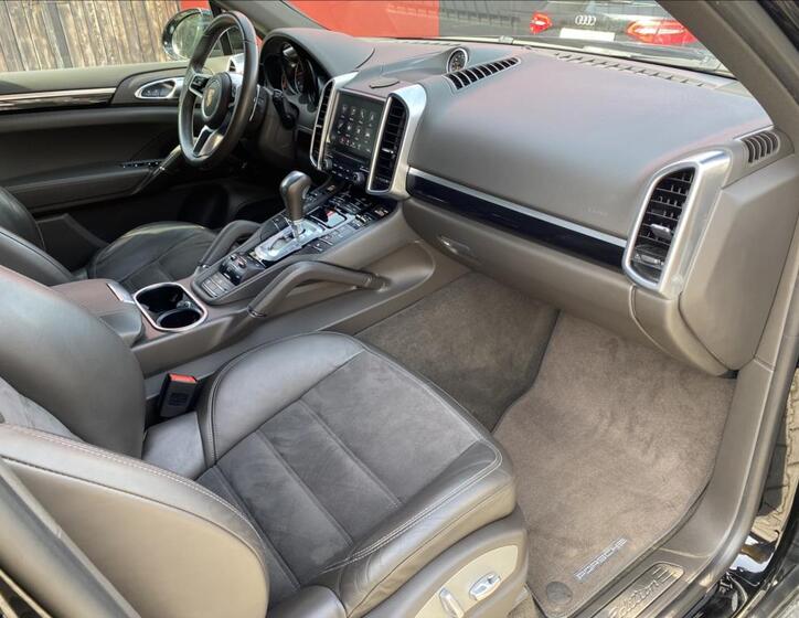 Porsche Cayenne 23