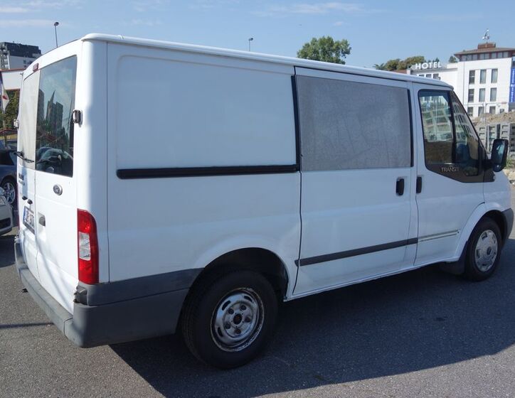 Ford Transit 9