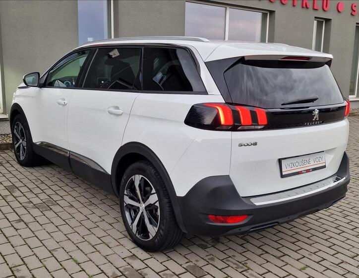 Peugeot 5008 8