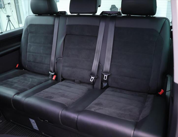 Volkswagen Multivan 15