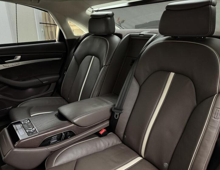 Audi A8 55