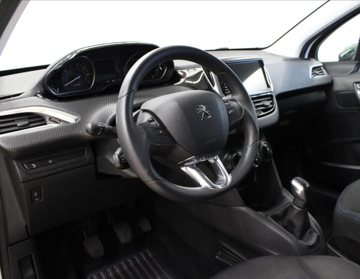 Peugeot 208 10