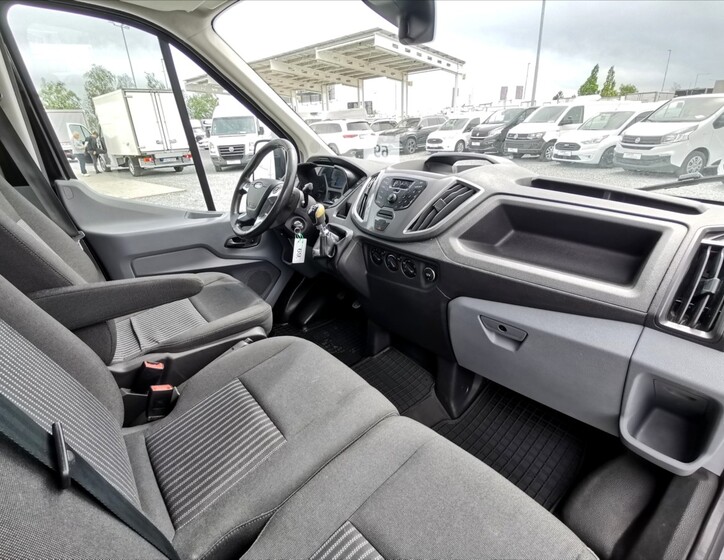 Ford Transit 8
