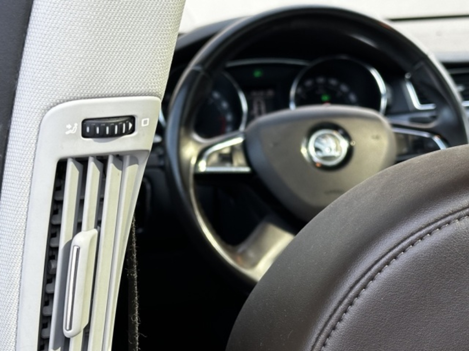 Škoda Superb 40