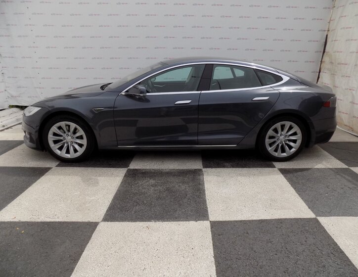Tesla Model S 2