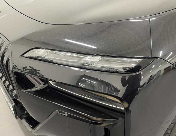 BMW i7 5