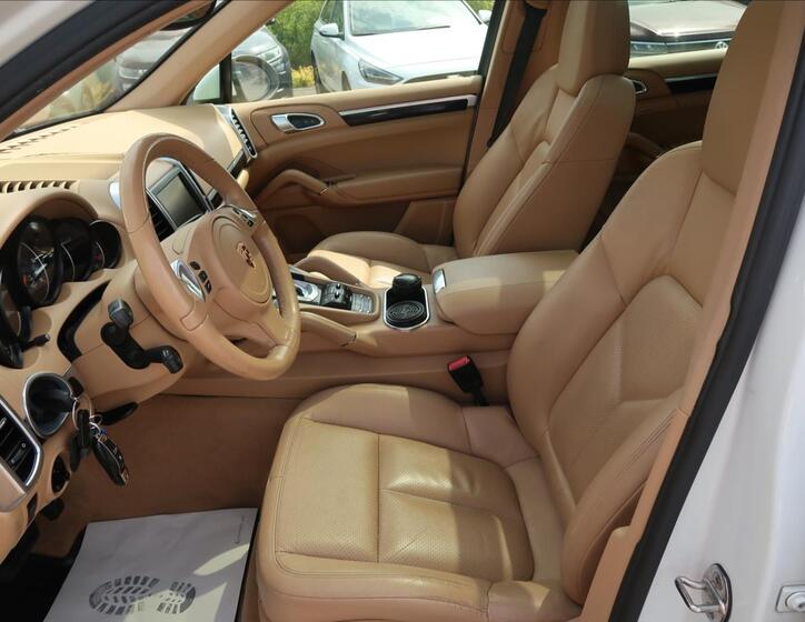 Porsche Cayenne 12