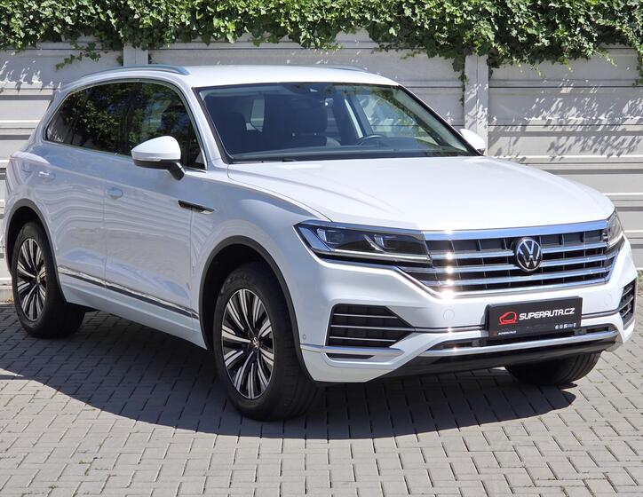 Volkswagen Touareg 1