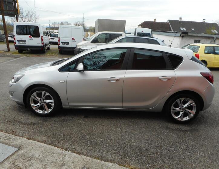Opel Astra 8