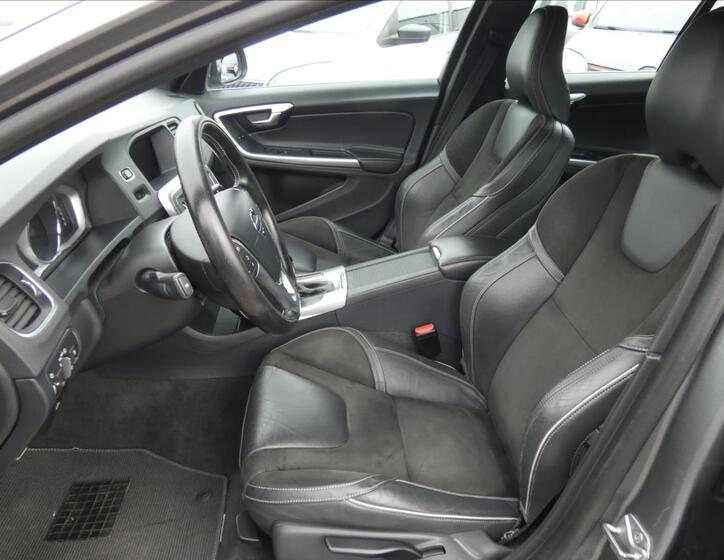 Volvo V60 10