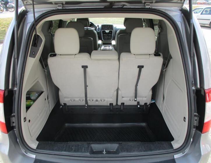 Chrysler Town & Country 11