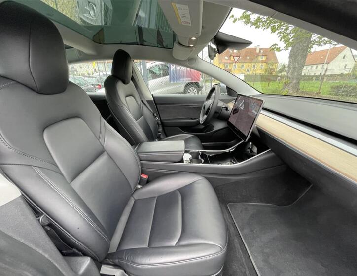 Tesla Model 3 25