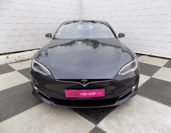 Tesla Model S 4