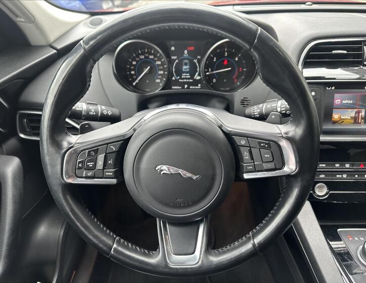 Jaguar F-Pace 11
