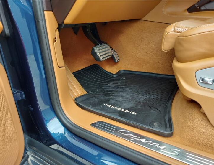 Porsche Cayenne 36