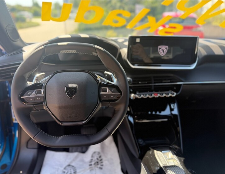 Peugeot 2008 8