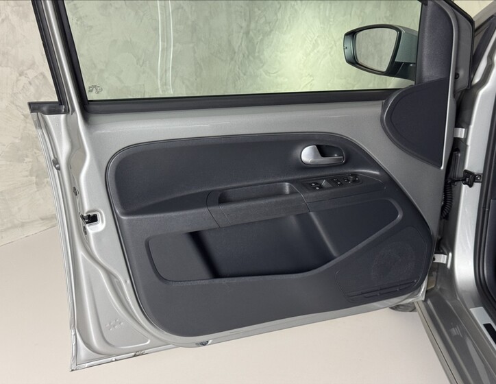 Volkswagen e-up! 21
