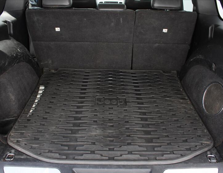 Jeep Grand Cherokee 12