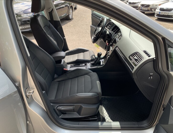 Volkswagen Golf 17