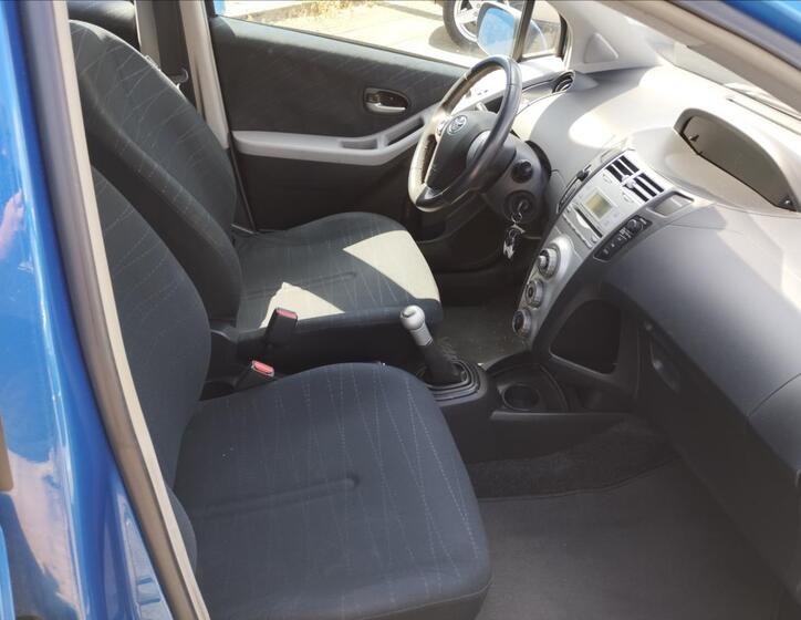 Toyota Yaris 8