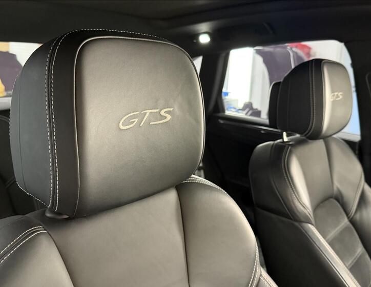 Porsche Macan 16