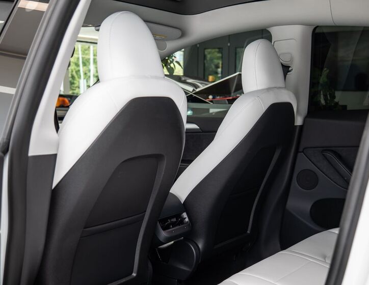 Tesla Model Y 10