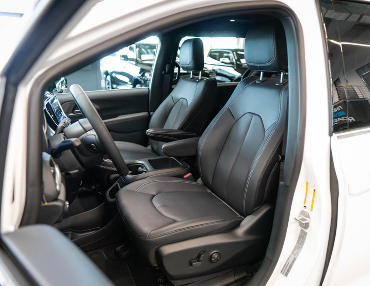 Chrysler Pacifica 15