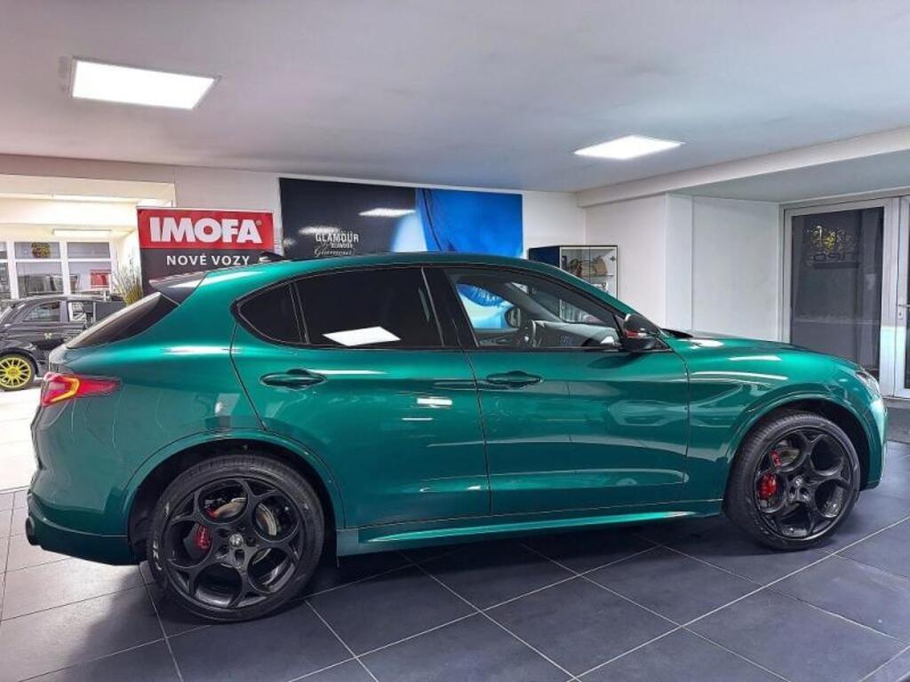 Alfa Romeo Stelvio 4