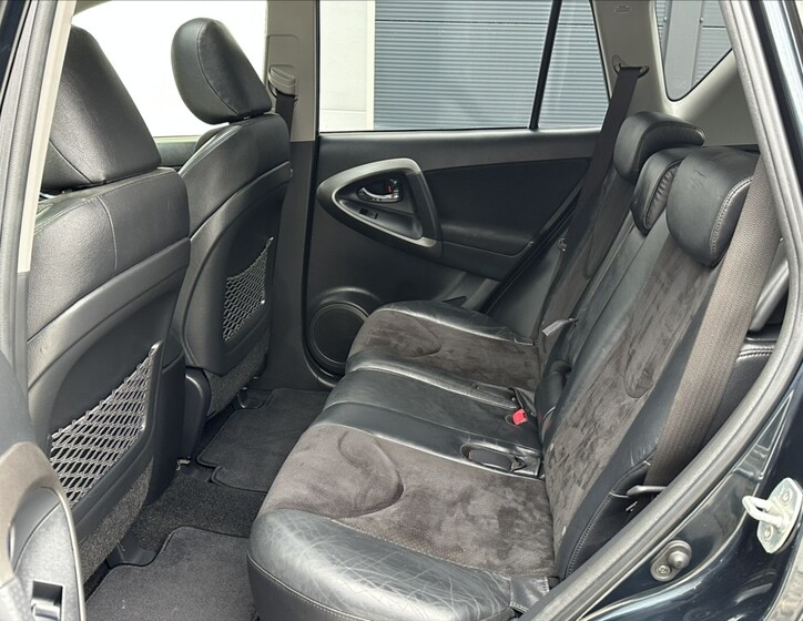 Toyota RAV4 13