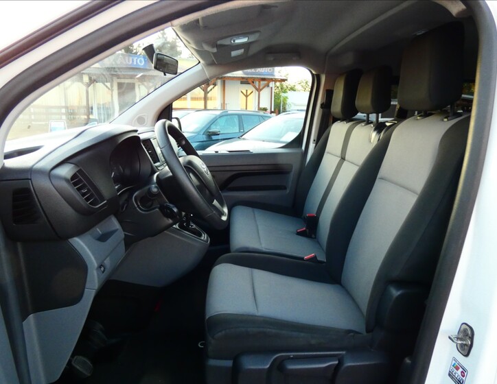 Toyota ProAce 8
