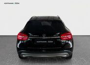 Mercedes-Benz 220 6