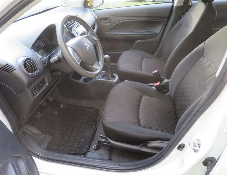 Mitsubishi Space 7