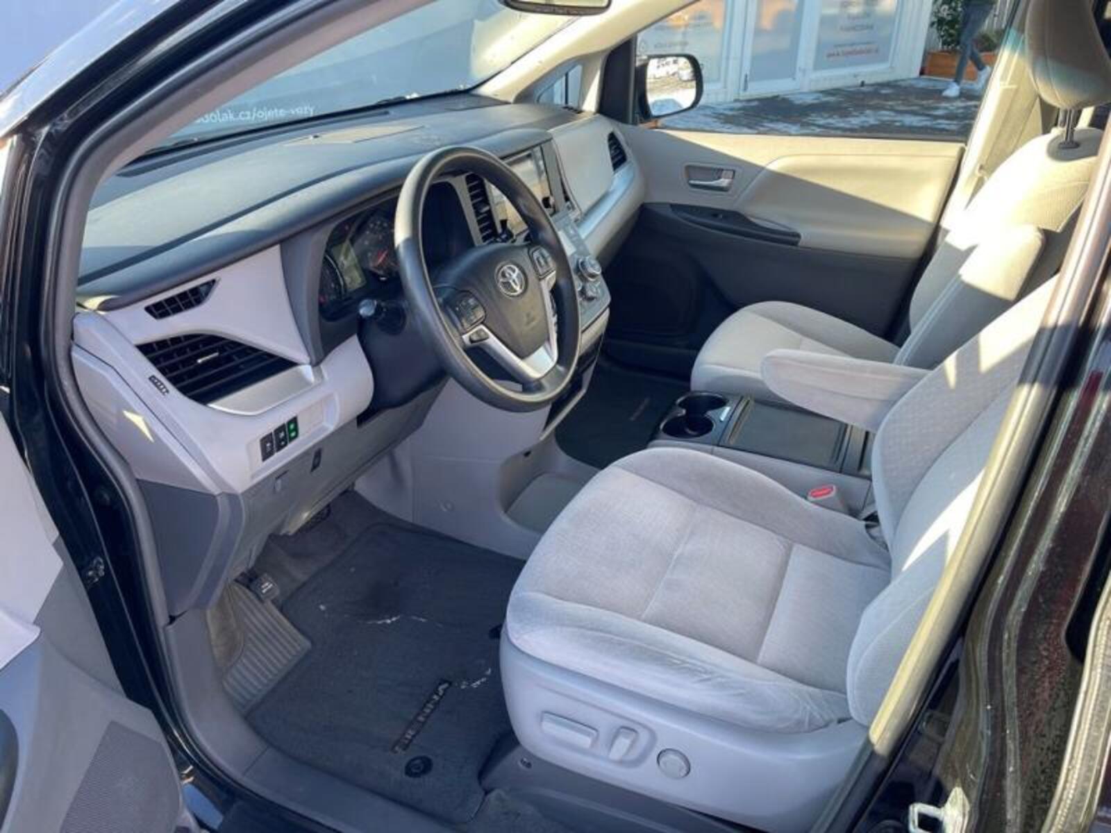 Toyota Sienna 10
