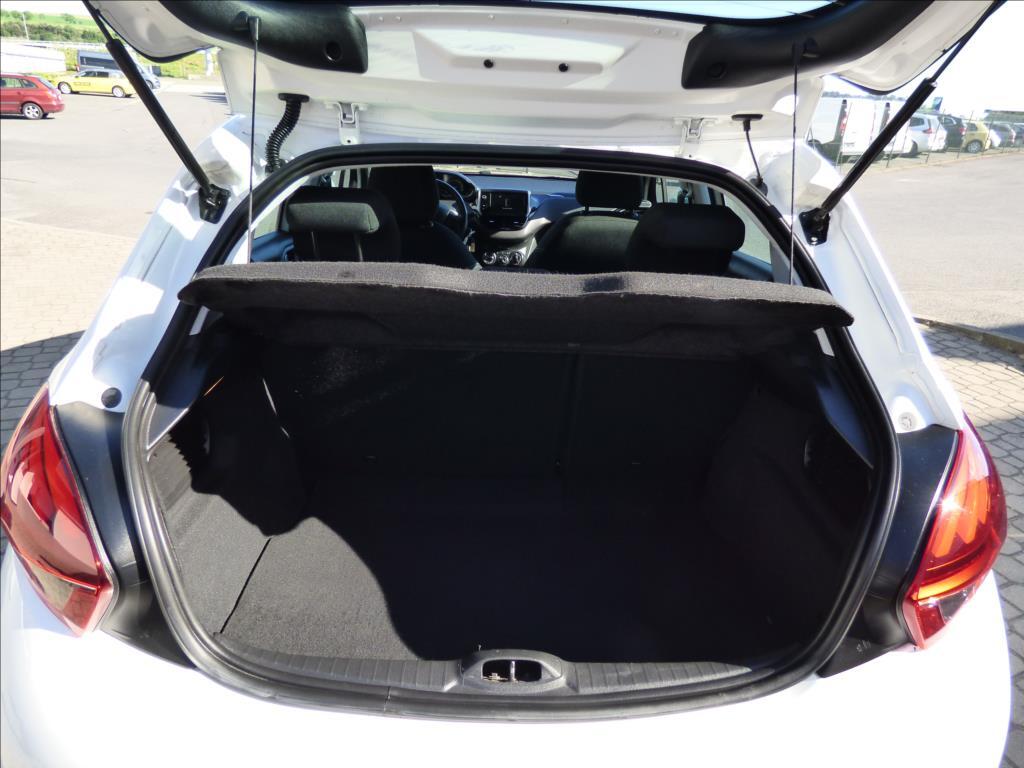 Peugeot 208 39