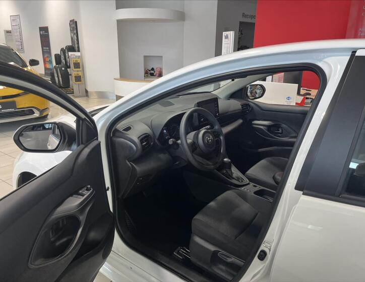 Toyota Yaris 5
