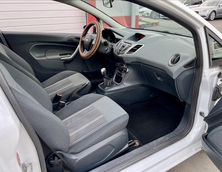 Ford Fiesta 16