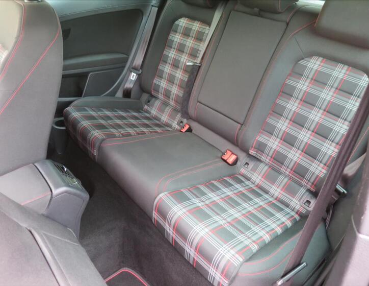 Volkswagen Golf 24