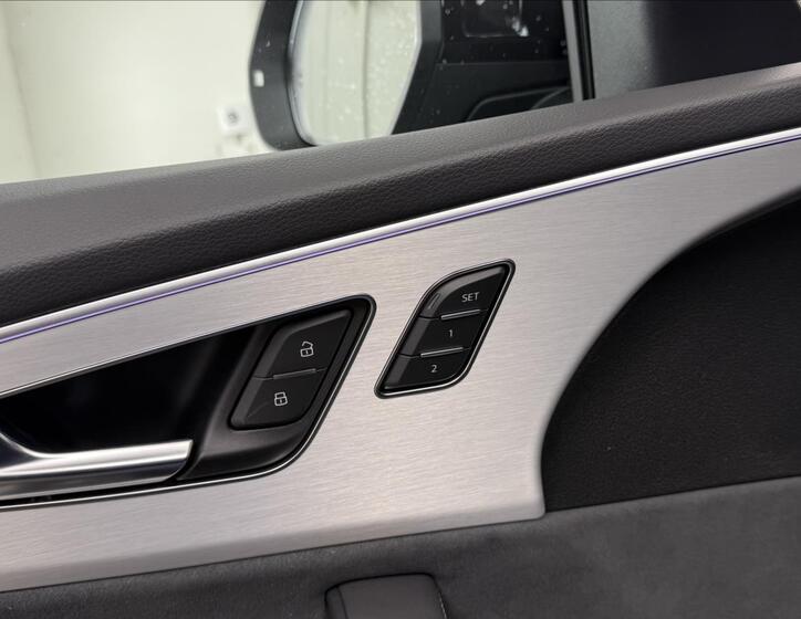 Audi Q8 32