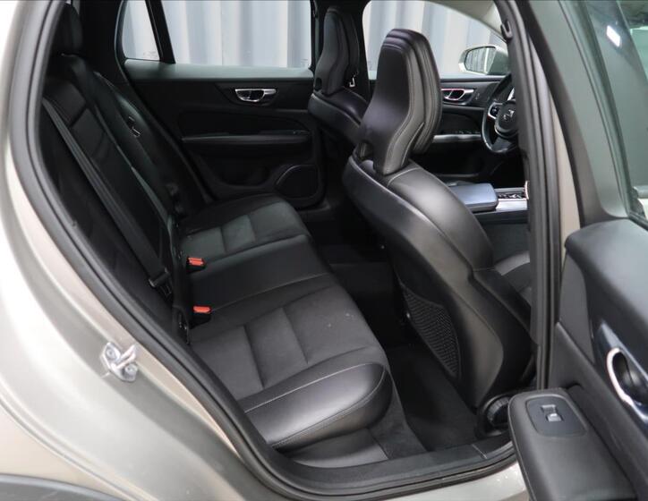 Volvo V60 10